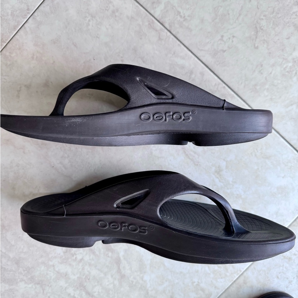 Oofos flip flops are super comfortable!  “The original recovery footwear”